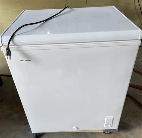 hotpoint  cu ft manual defrost chest freezer  white model hhmsmww  picclick