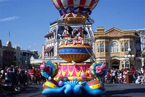 festival  fantasy parade  walt disney world premiere tips   disney divas  devos