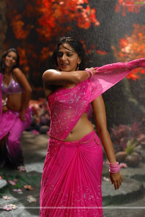 anushka seducing in her wet sticky sexy saree girlz around the world