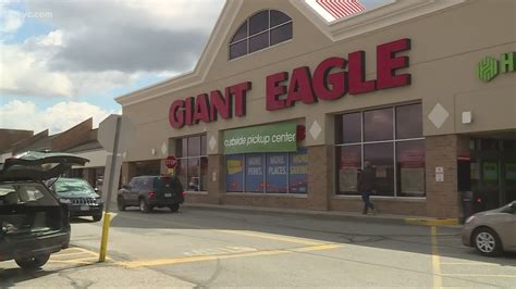 giant eagle  close stores getgo locations   hour saturday