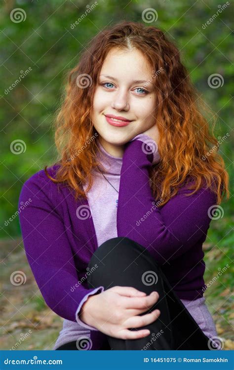 赤毛の小柄な熟女 プライベート写真、自家製ポルノ写真