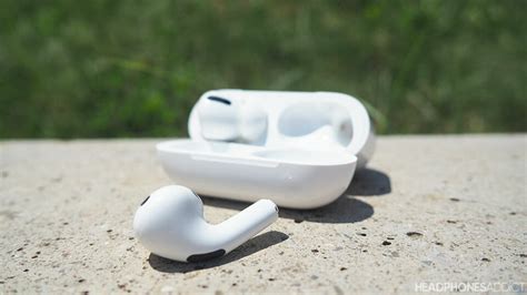 apple airpods pro white earbuds headphonesaddict