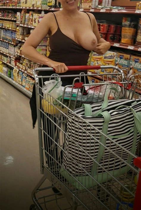 flashing at grocery store