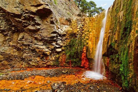 las cascadas naturales mas impresionantes de espana vipealo