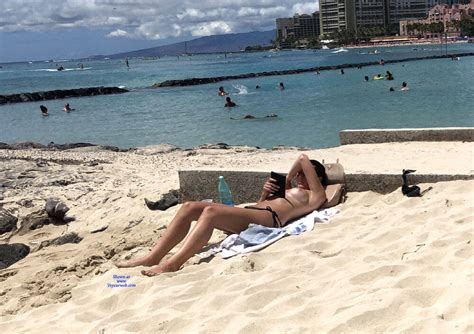 she went topless on waikiki beach preview august 2019