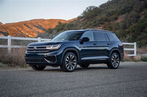 volkswagen atlas trims specs carbuzz