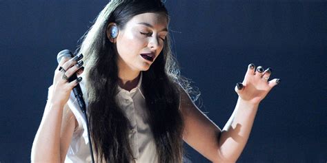 Lorde Puts Her Fingers On A New Trend
