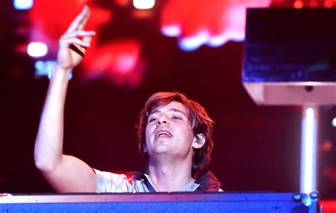flume apologises to his mum over burning man sex act