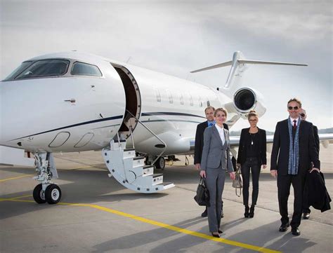 reasons business professionals fly  private jet charter