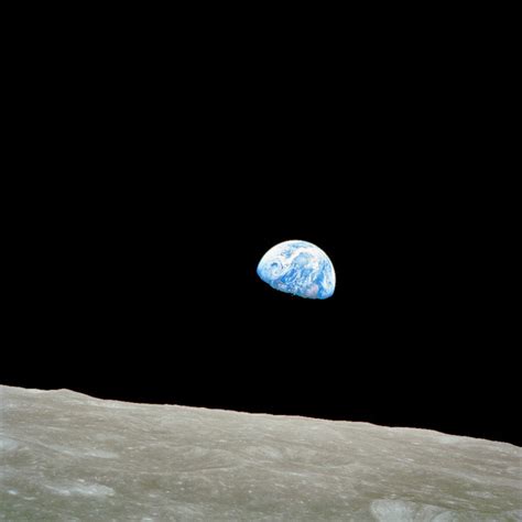 foto da terra nascendo vista  partir da lua