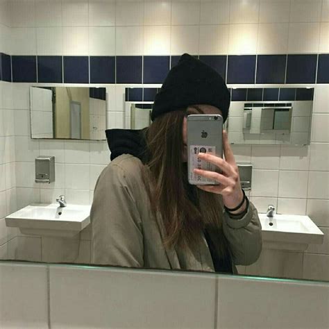 lemon zesst adlı kullanıcının mirror selfies panosundaki pin