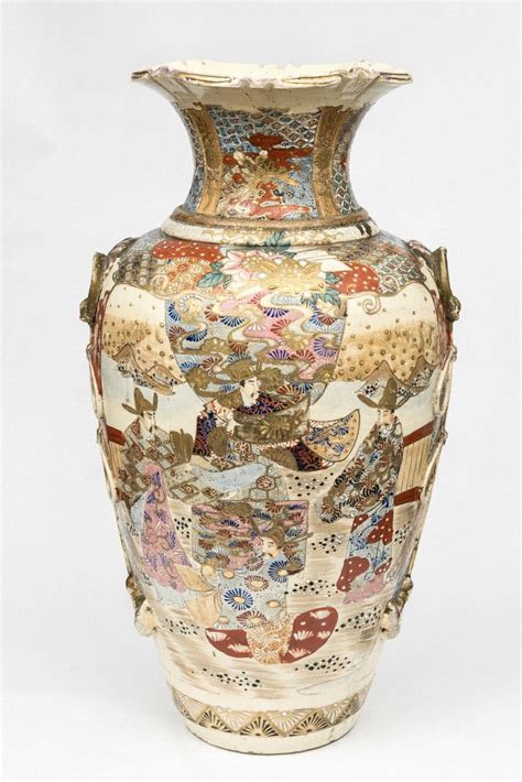 sold  auction  large antique japanese satsuma vase