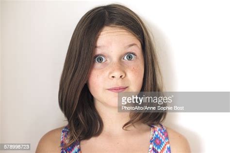 Girl With Surprised Expression On Face Portrait Stock Foto Getty Images