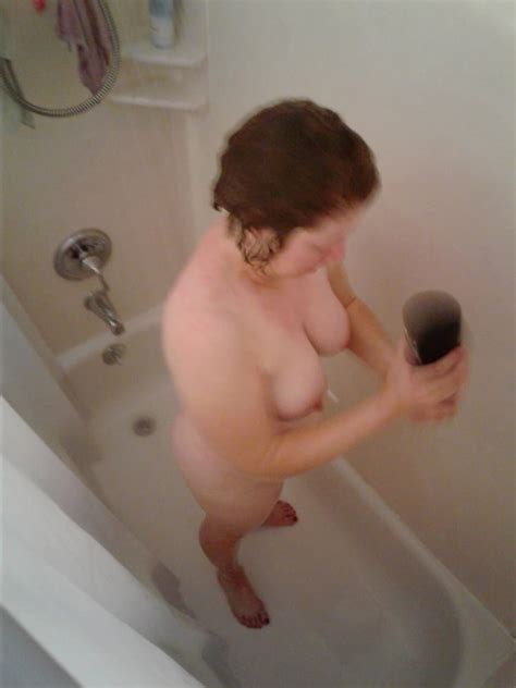 spy on naked wife milf in bathroom zdjęć 74