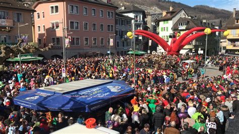 radio chablais bien qua la renverse le cortege du carnaval de monthey  tenu toutes ses