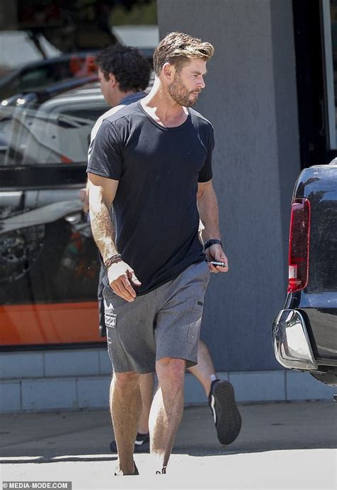 chris hemsworth spotted picking up a new toy for his daughter india