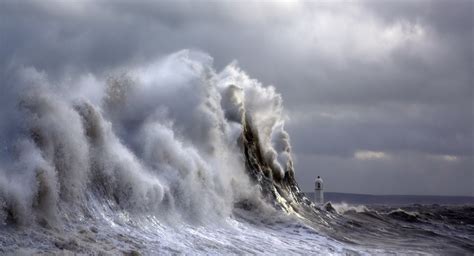 giant waves video danger strange sounds