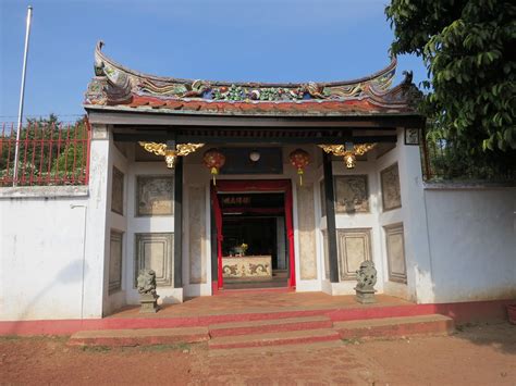 Img 6153 來到三保廟 三保山山腳下的三保廟建於 1795 年，是為紀念明朝的大使鄭和而建，寺廟風格為傳統