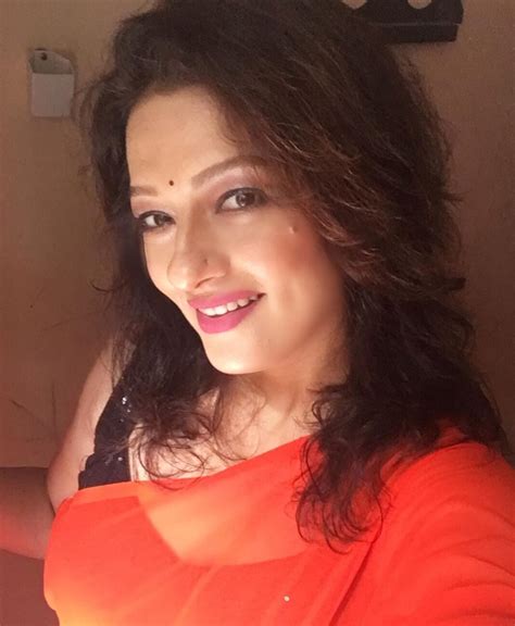 actress falguni rajani hd photos and wallpapers september 2020 gethu