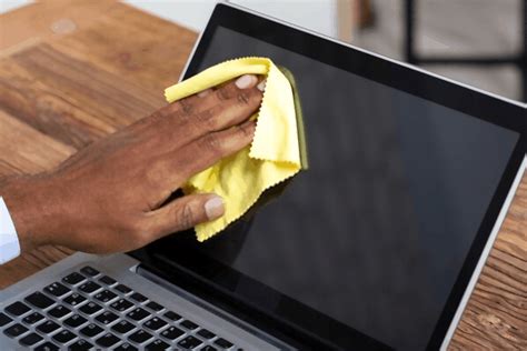 clean  touch laptop screen