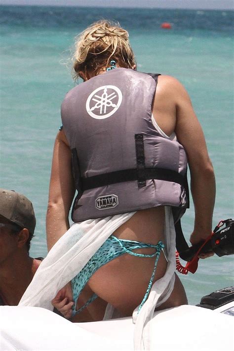 britney spears bikini bottom malfunction in miami 8939 celebrity