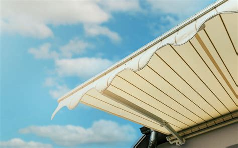 top  reasons  install retractable awnings   home