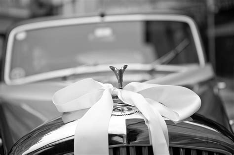 luxury car hire   romantic gift