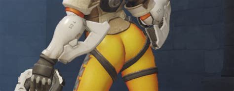 tracer s butt and why i m okay with the over the shoulder