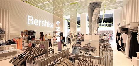 inditex hace doblete  bershka en mexico abre en plaza satelite  ambar fashion mall modaes