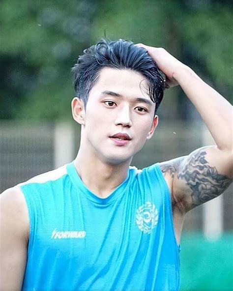 cầu thủ đẹp trai nhất hàn quốc gây sốt tại giải u23 châu Á chỉ một
