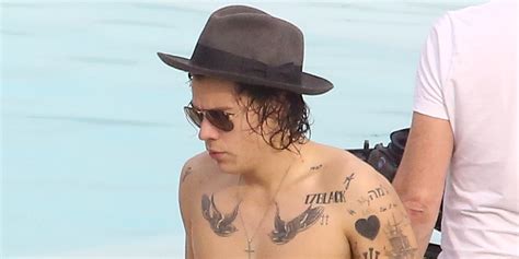 One Direction S Harry Styles Shows Off New Tattoos During
