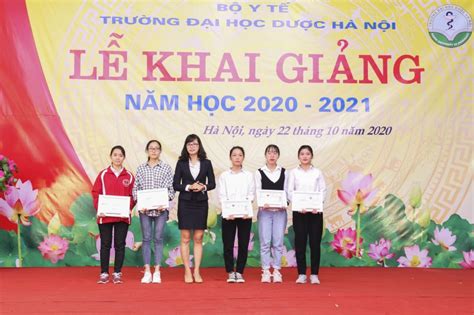 Nam Dược Trao Học Bổng Cho Sinh Viên Tiêu Biểu Tại Đại Học Dược Hà Nội