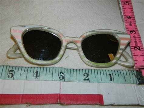 vintage 1950s 60s striped white cats eye pinup sunglasses white cat