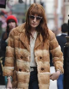 florence welch keeps it retro a chunky tan fur coat and