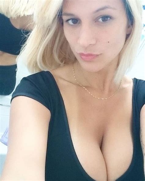 pin by web rencontre on amateur selfies big boobs pinterest selfies boobs and big