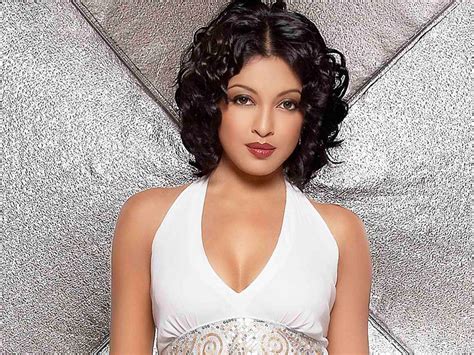 Tanushree Dutta Hot Cleavage Hd Images Wallpaper Hd Indian Celebrities