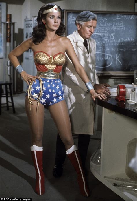 Wonder Woman Lynda Carter Will Guest Star On Tv S Supergirl Daily