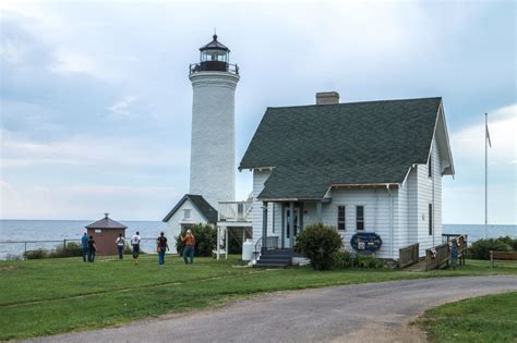 lighthouses  ny state    spend  night