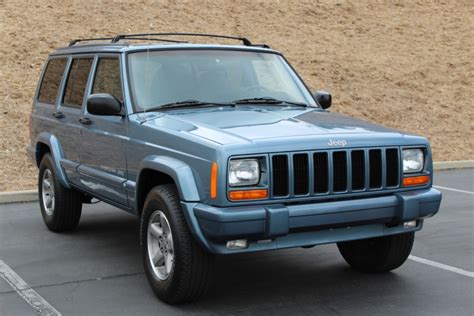 mile  jeep cherokee classic  sale  bat auctions sold