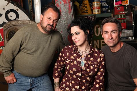 American Pickers Star Danielle Colby Goes Completely Nude In Underwater