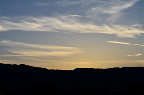 무료 이미지 수평선 산 구름 해돋이 일몰 햇빛 언덕 새벽 분위기 황혼 저녁 적운 평원 잔광 기상