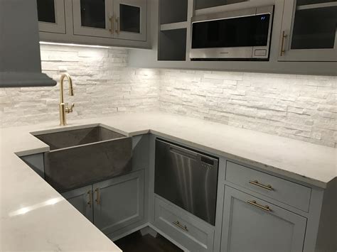 backsplash  white quartz countertops