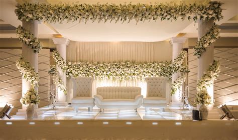 white wedding stage  acrylic floor wedding stage table