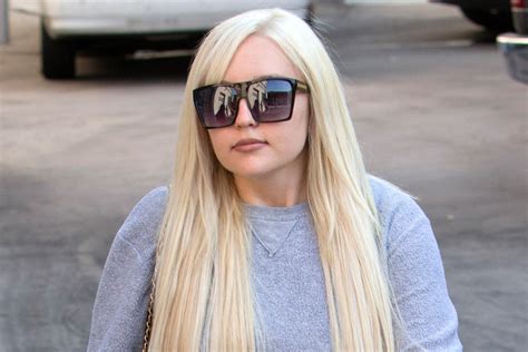 amanda bynes makes a rare public appearance and we couldn