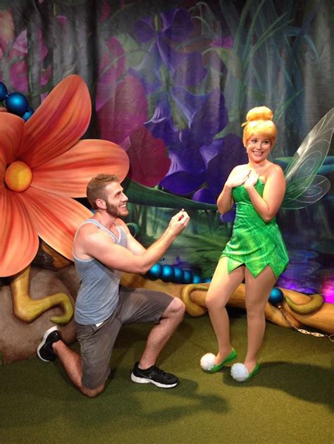 Guy Proposes To Five Princesses At Disney World For A Set