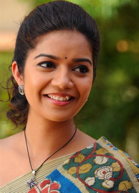 pictures and wallpapers swathi mobile pictures telugu actress swathi mobile pictures