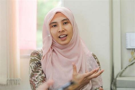 Nurul Izzah Anwar ~ Complete Wiki And Biography With Photos Videos