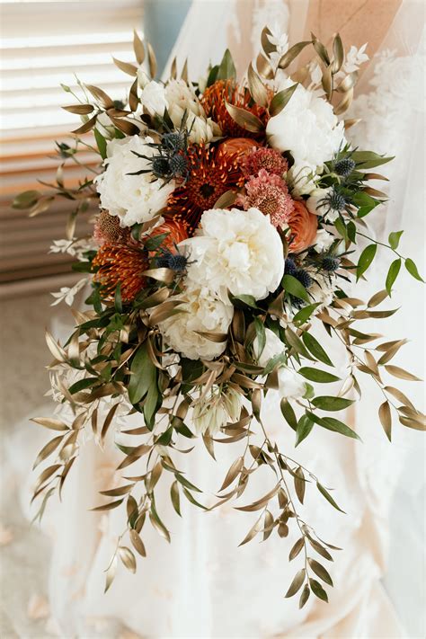 pin  becky hunter lewis  bridal bouquet   fall wedding flowers bridal bouquet fall