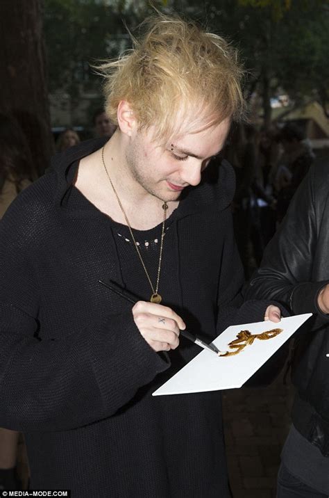 5 Seconds Of Summer Guitarist Michael Clifford Reveals Patchy Hair