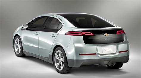 gm  lose money    chevrolet volt car magazine